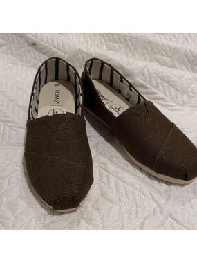 Toms women’s Canvas Slip-On Loafers alpargatas in Dark Brown chocolate 6W 4Y
